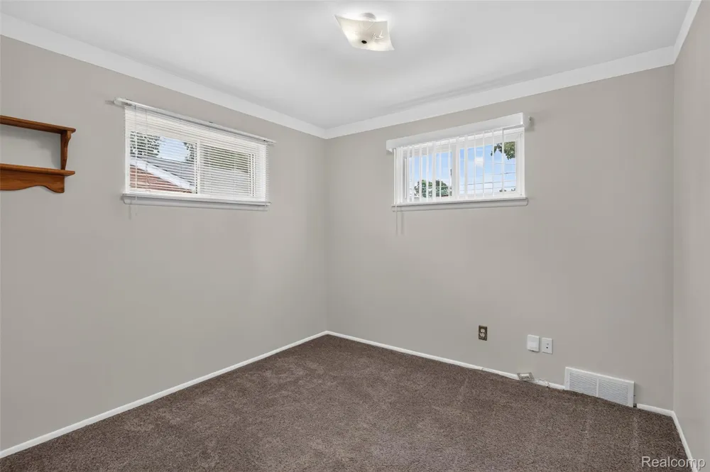 29391 Mark Avenue Madison Heights City, MI 48071