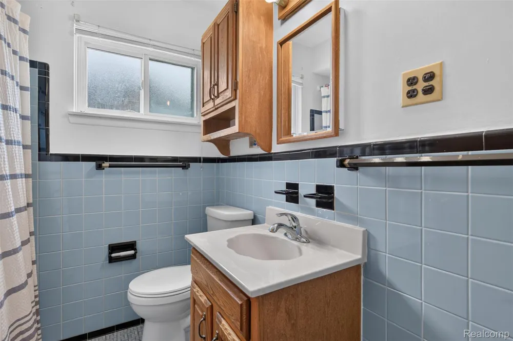 29391 Mark Avenue Madison Heights City, MI 48071