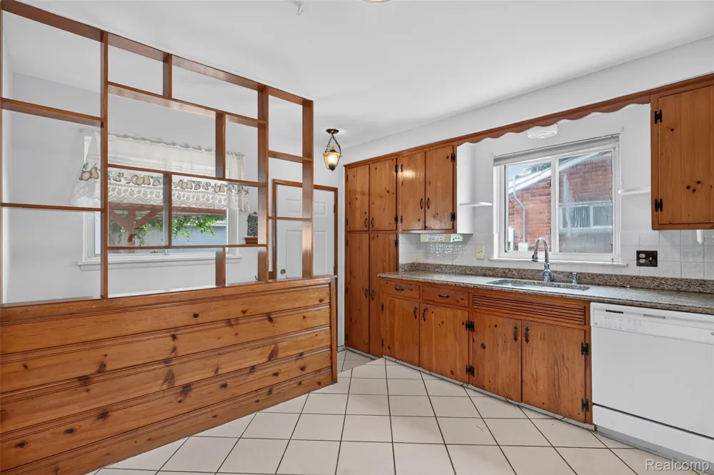 29391 Mark Avenue Madison Heights City, MI 48071