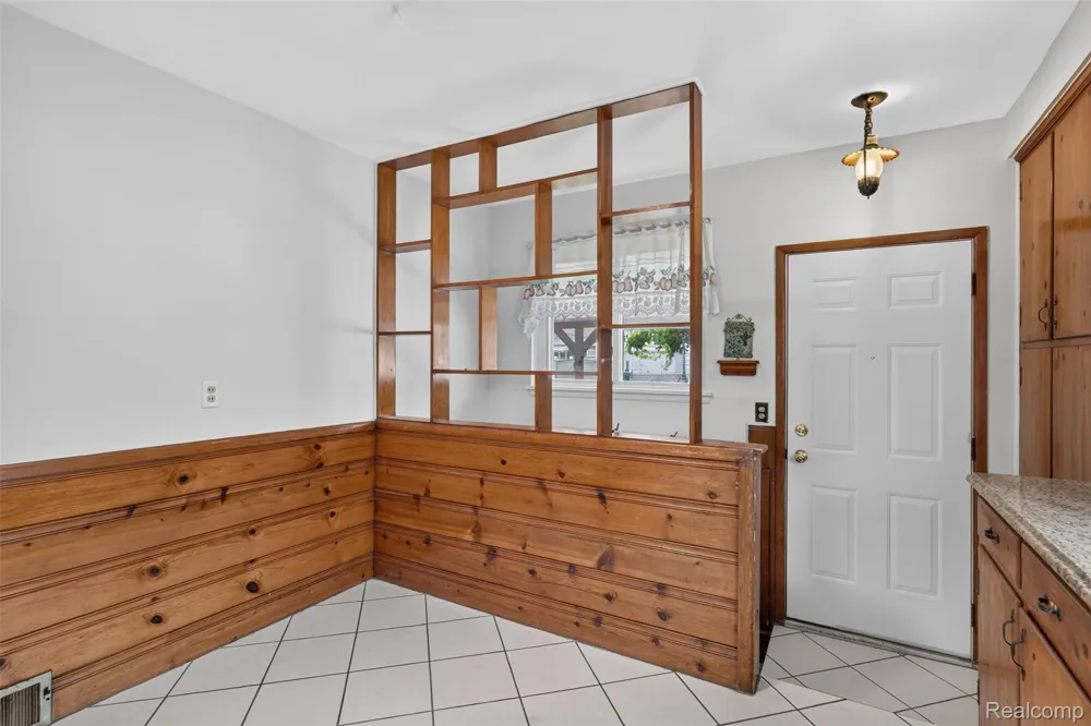 29391 Mark Avenue Madison Heights City, MI 48071