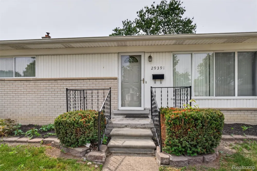 29391 Mark Avenue Madison Heights City, MI 48071
