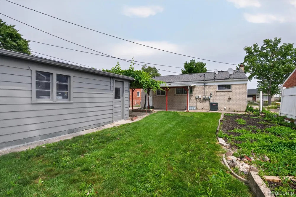 29391 Mark Avenue Madison Heights City, MI 48071