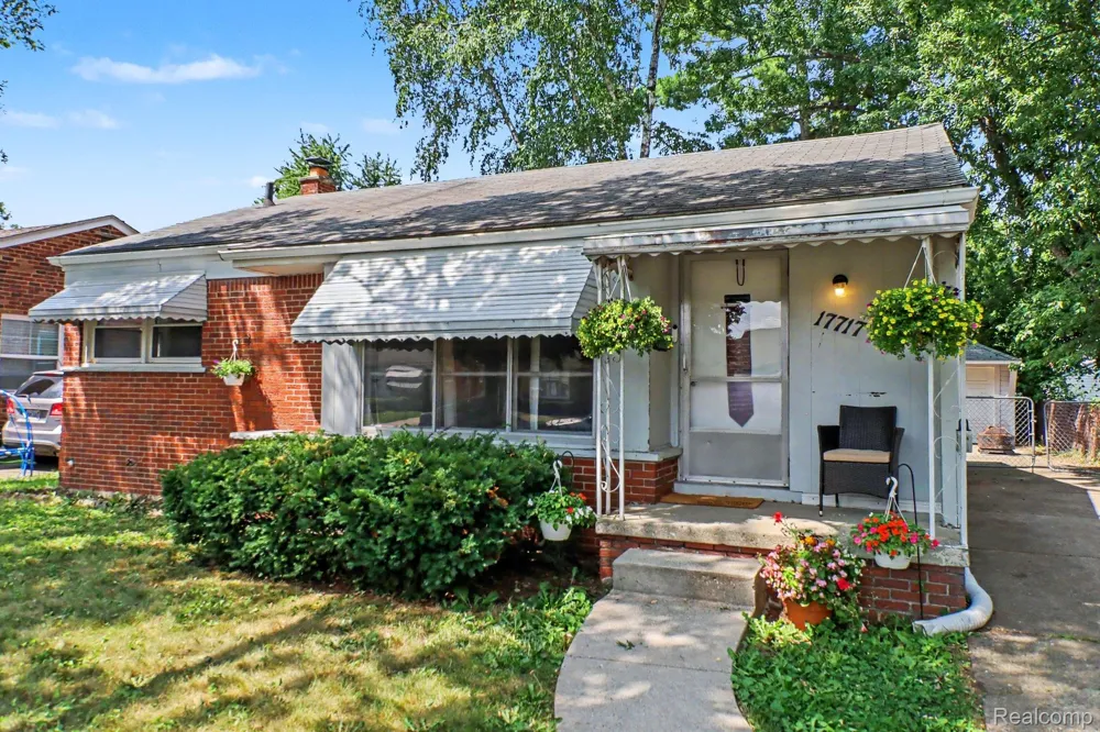 17717 Denby Redford Charter Township, MI 48240