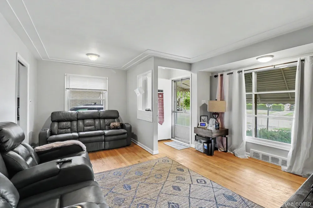 17717 Denby Redford Charter Township, MI 48240
