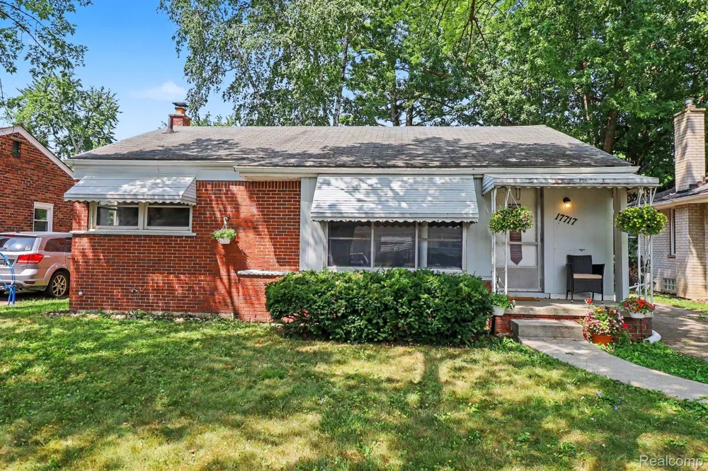 17717 Denby Redford Charter Township, MI 48240