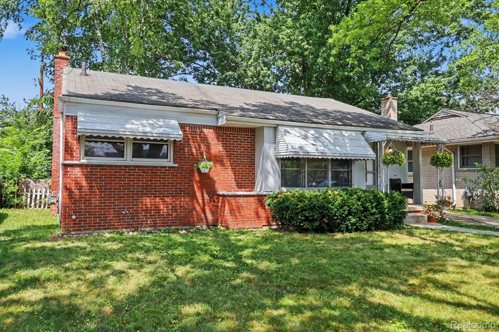 17717 Denby Redford Charter Township, MI 48240