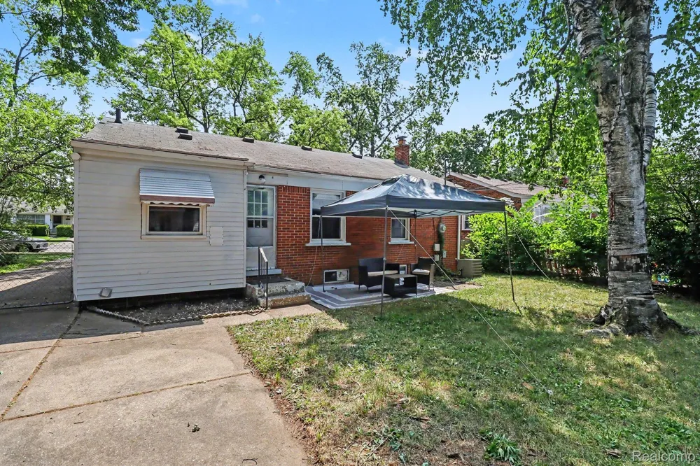 17717 Denby Redford Charter Township, MI 48240