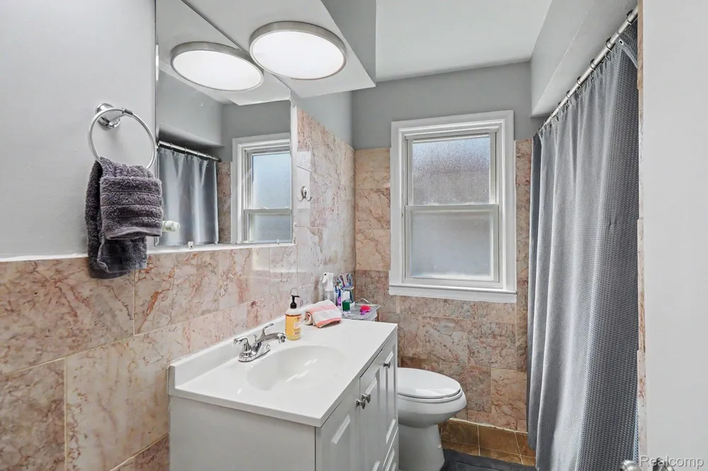 17717 Denby Redford Charter Township, MI 48240