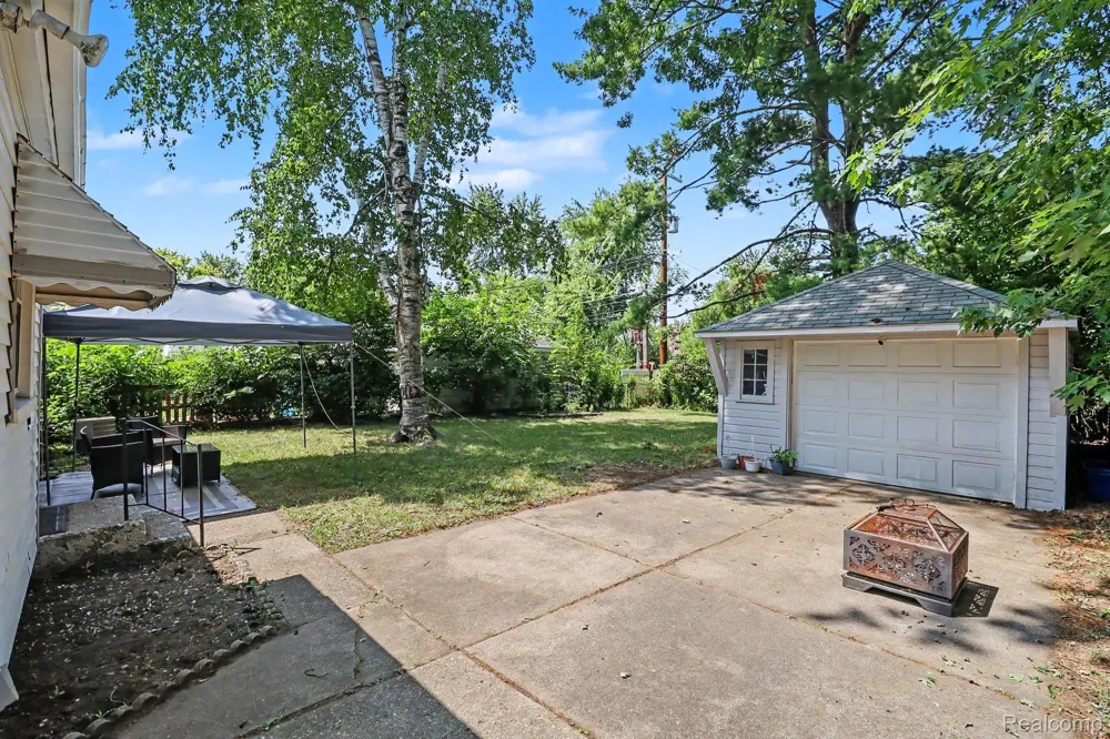 17717 Denby Redford Charter Township, MI 48240