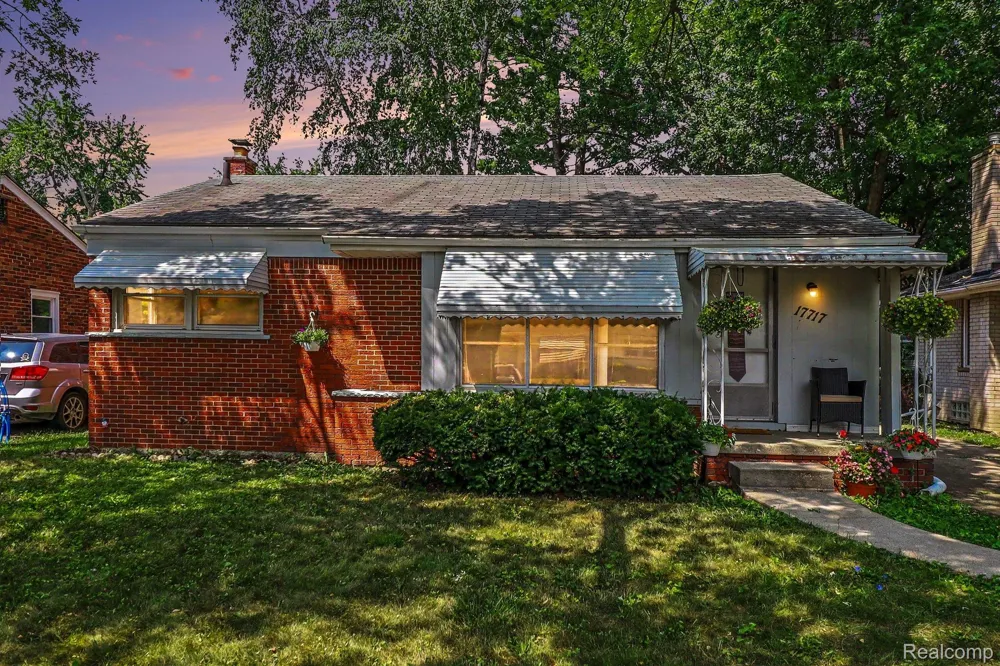 17717 Denby Redford Charter Township, MI 48240
