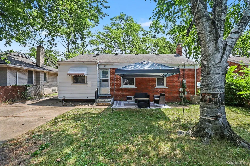 17717 Denby Redford Charter Township, MI 48240