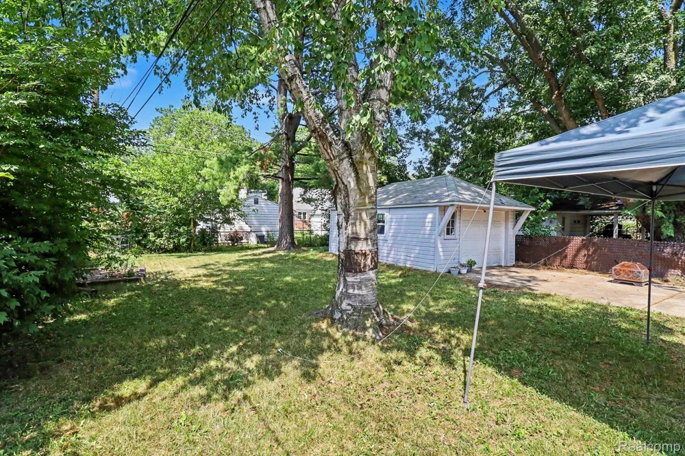 17717 Denby Redford Charter Township, MI 48240
