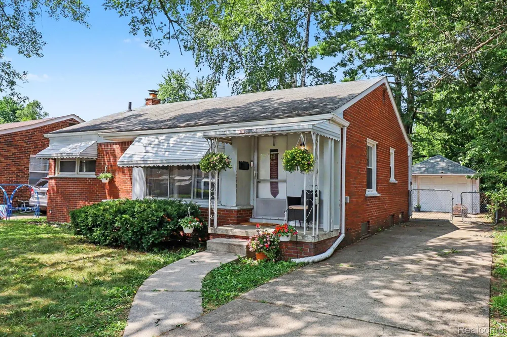 17717 Denby Redford Charter Township, MI 48240