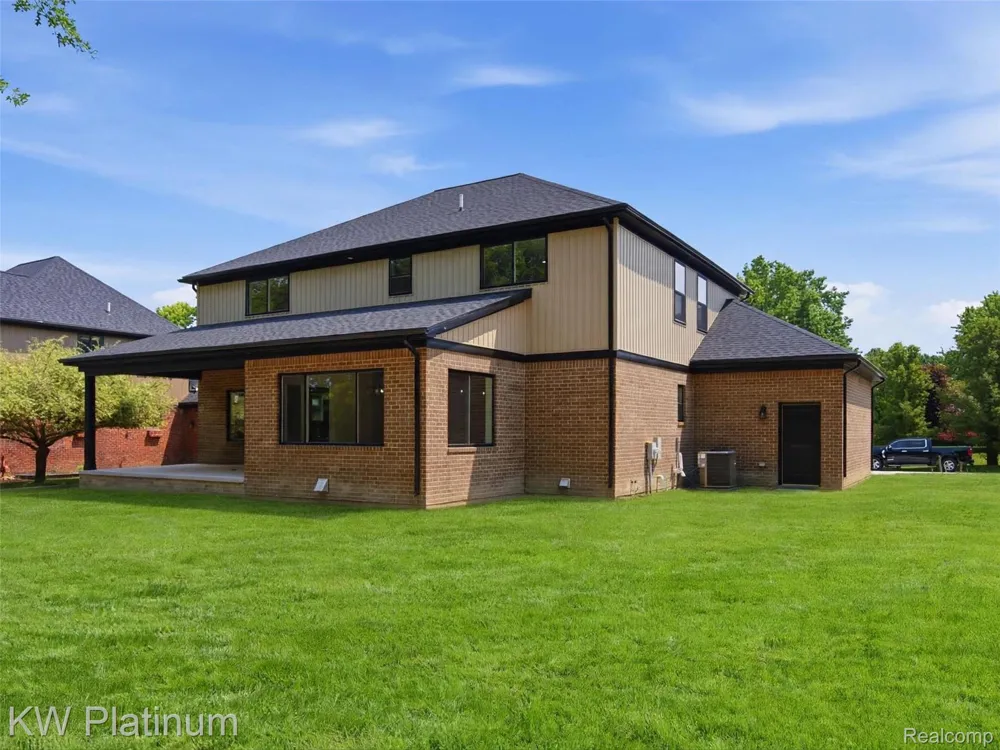 3416 Round Tree Drive China Township, MI 48054