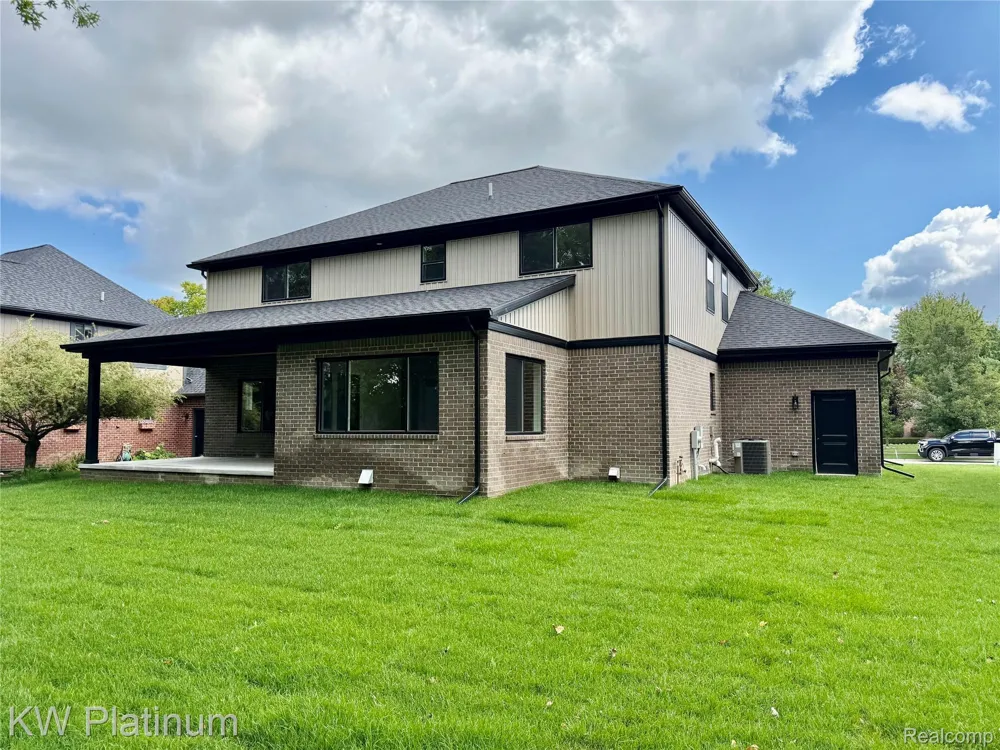 3416 Round Tree Drive China Township, MI 48054