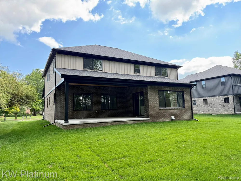 3416 Round Tree Drive China Township, MI 48054