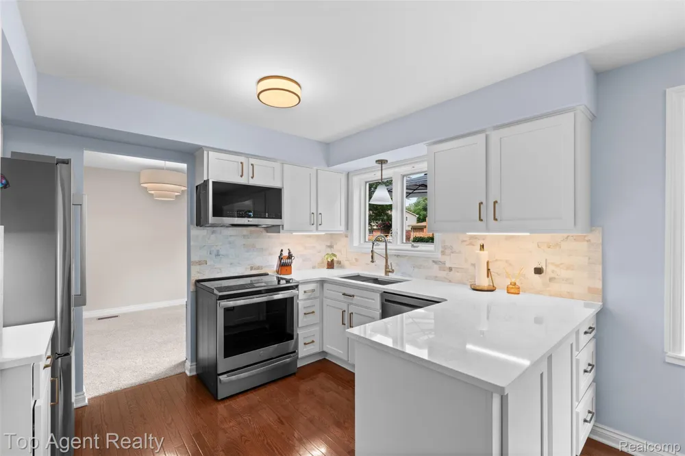 5963 Cliffside Drive Troy City, MI 48085