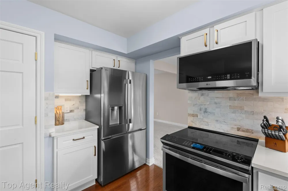 5963 Cliffside Drive Troy City, MI 48085