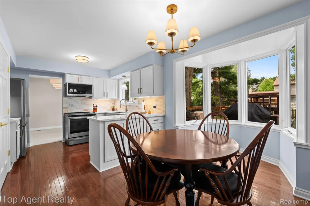 5963 Cliffside Drive Troy City, MI 48085