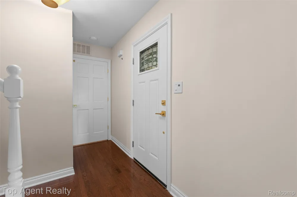 5963 Cliffside Drive Troy City, MI 48085