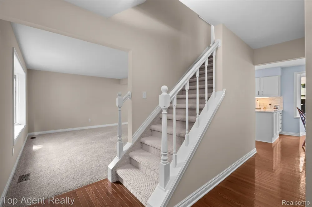 5963 Cliffside Drive Troy City, MI 48085