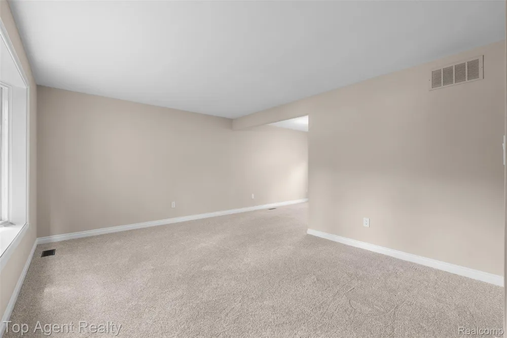 5963 Cliffside Drive Troy City, MI 48085