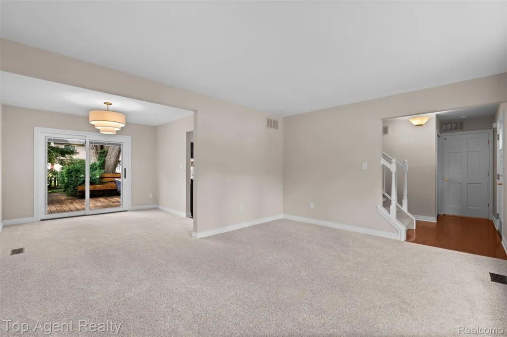 5963 Cliffside Drive Troy City, MI 48085