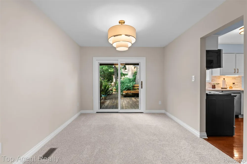5963 Cliffside Drive Troy City, MI 48085