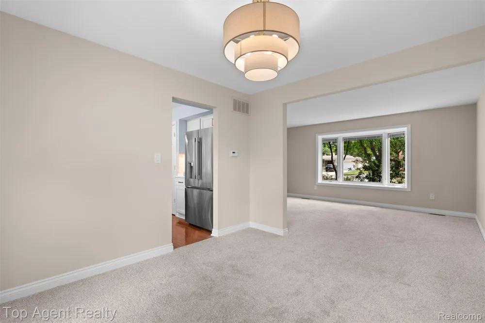 5963 Cliffside Drive Troy City, MI 48085