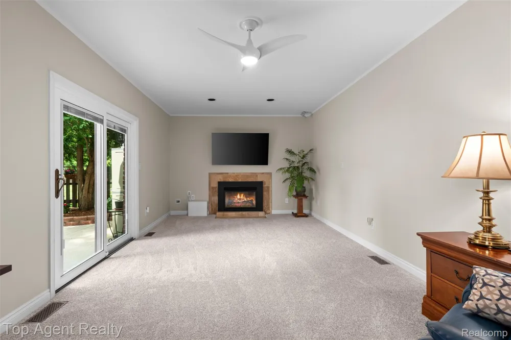 5963 Cliffside Drive Troy City, MI 48085