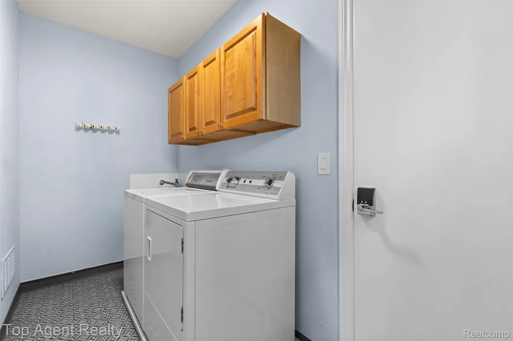 5963 Cliffside Drive Troy City, MI 48085