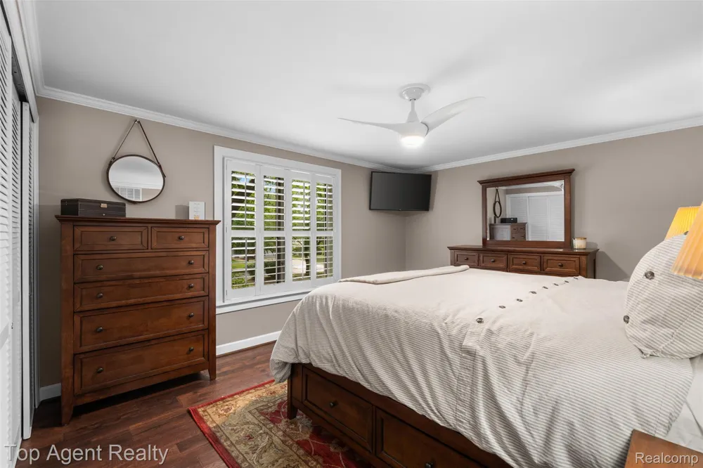 5963 Cliffside Drive Troy City, MI 48085