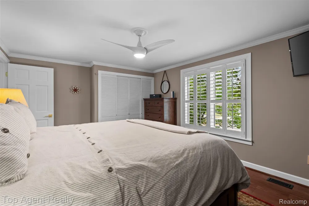 5963 Cliffside Drive Troy City, MI 48085