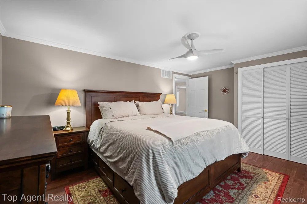 5963 Cliffside Drive Troy City, MI 48085