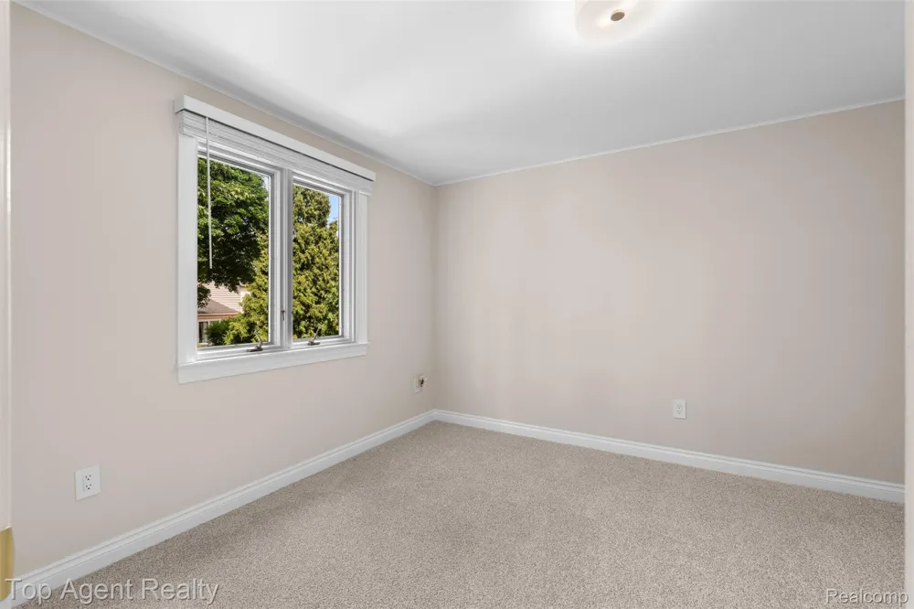 5963 Cliffside Drive Troy City, MI 48085