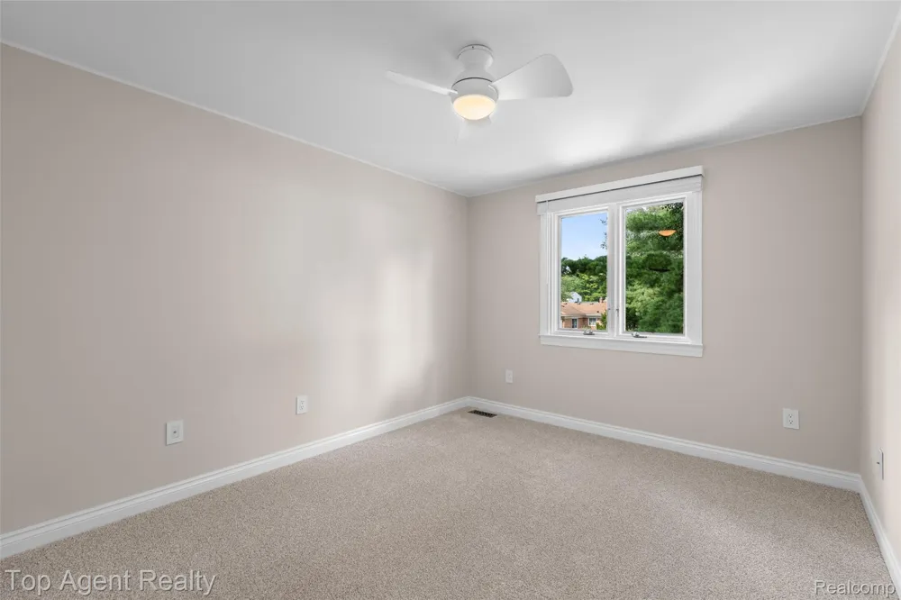 5963 Cliffside Drive Troy City, MI 48085