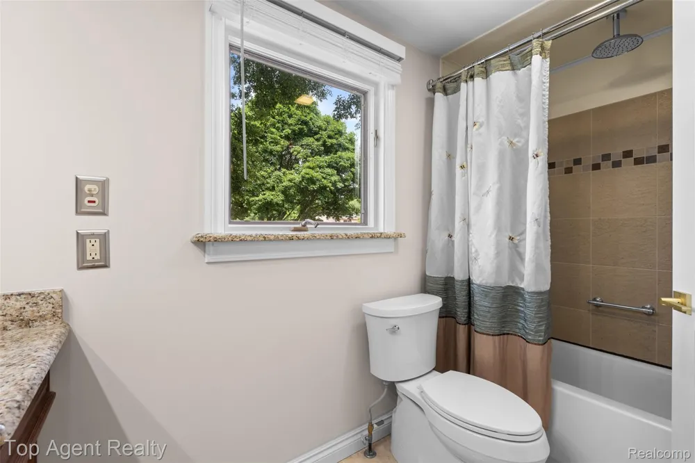 5963 Cliffside Drive Troy City, MI 48085