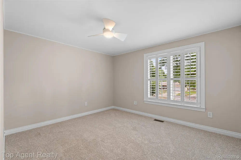 5963 Cliffside Drive Troy City, MI 48085