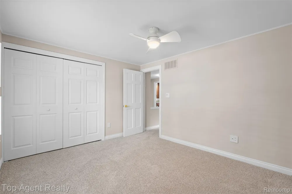 5963 Cliffside Drive Troy City, MI 48085