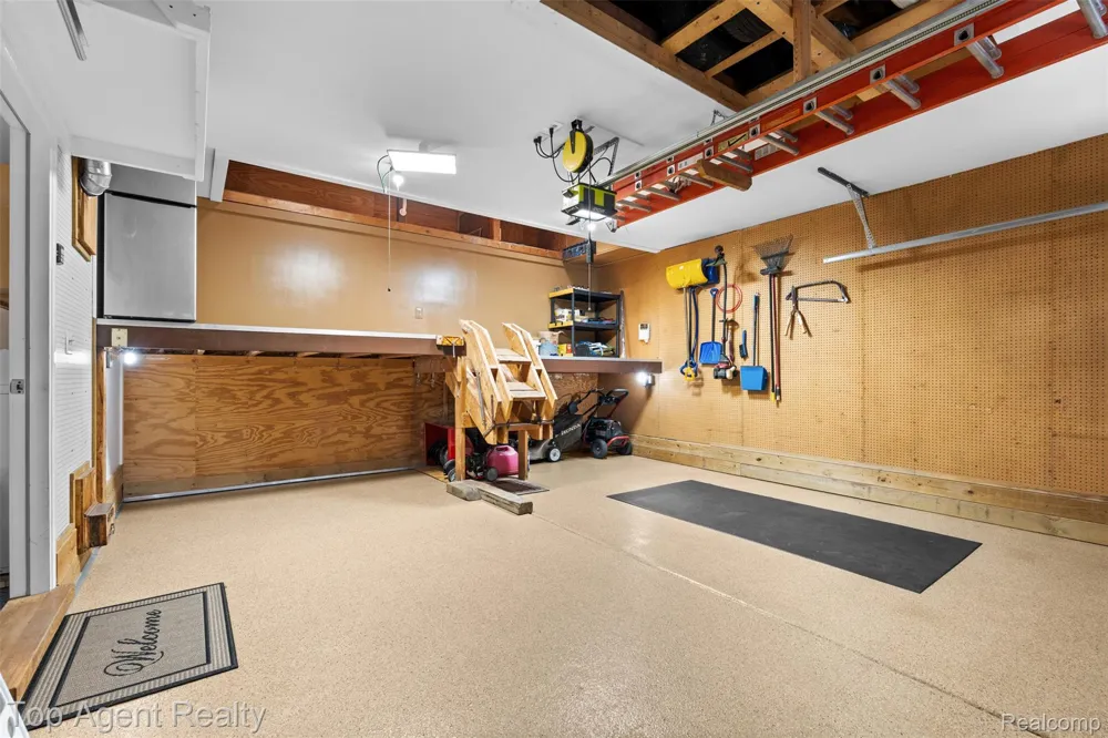 5963 Cliffside Drive Troy City, MI 48085