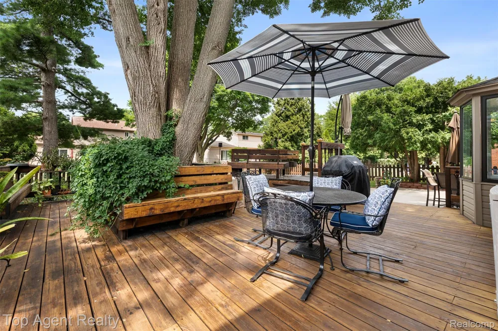 5963 Cliffside Drive Troy City, MI 48085