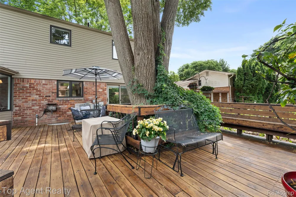 5963 Cliffside Drive Troy City, MI 48085