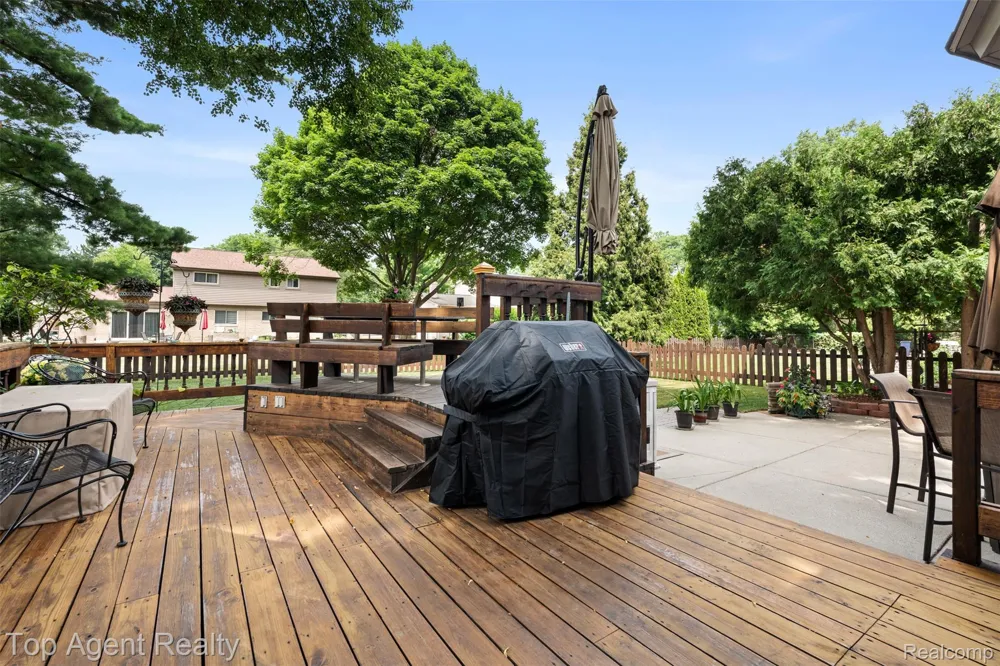 5963 Cliffside Drive Troy City, MI 48085