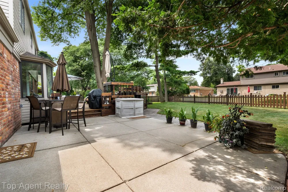 5963 Cliffside Drive Troy City, MI 48085