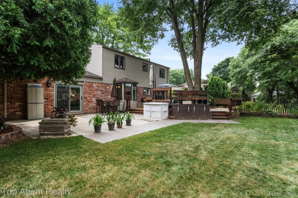 5963 Cliffside Drive Troy City, MI 48085