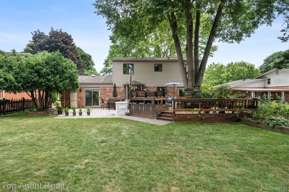 5963 Cliffside Drive Troy City, MI 48085