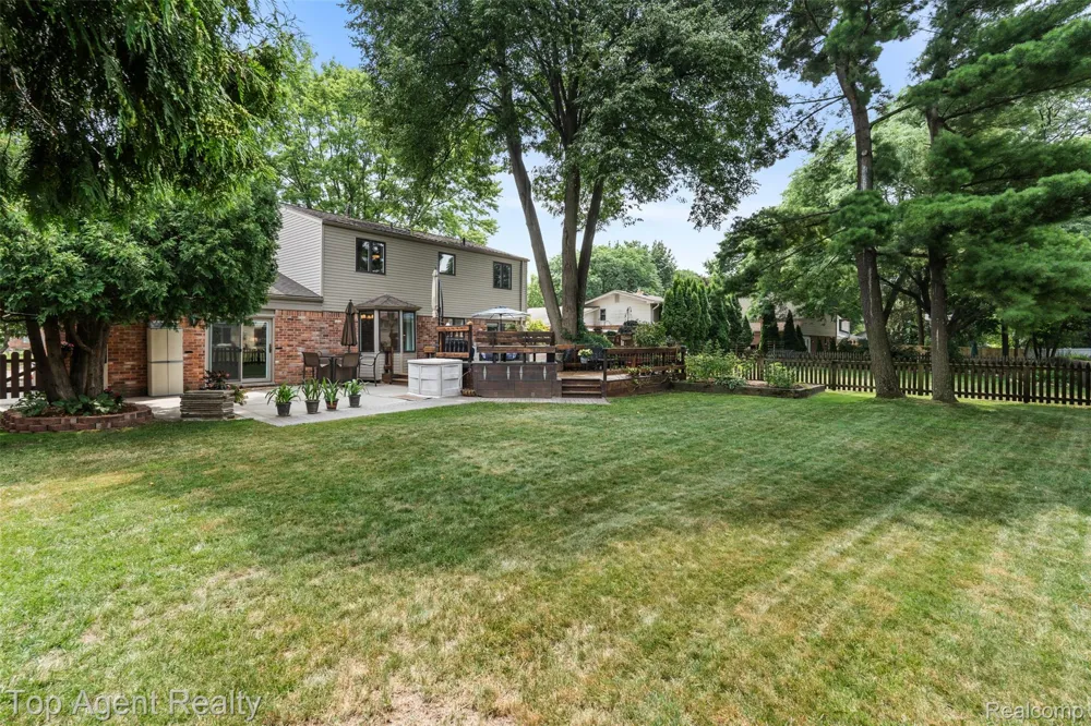 5963 Cliffside Drive Troy City, MI 48085