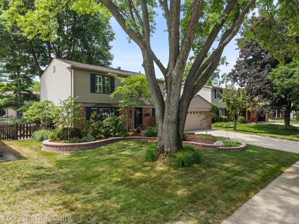5963 Cliffside Drive Troy City, MI 48085
