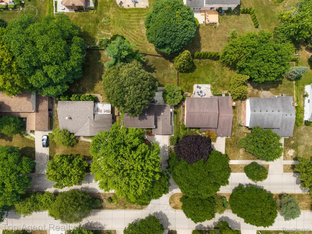 5963 Cliffside Drive Troy City, MI 48085