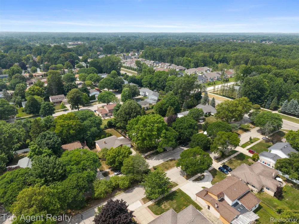 5963 Cliffside Drive Troy City, MI 48085